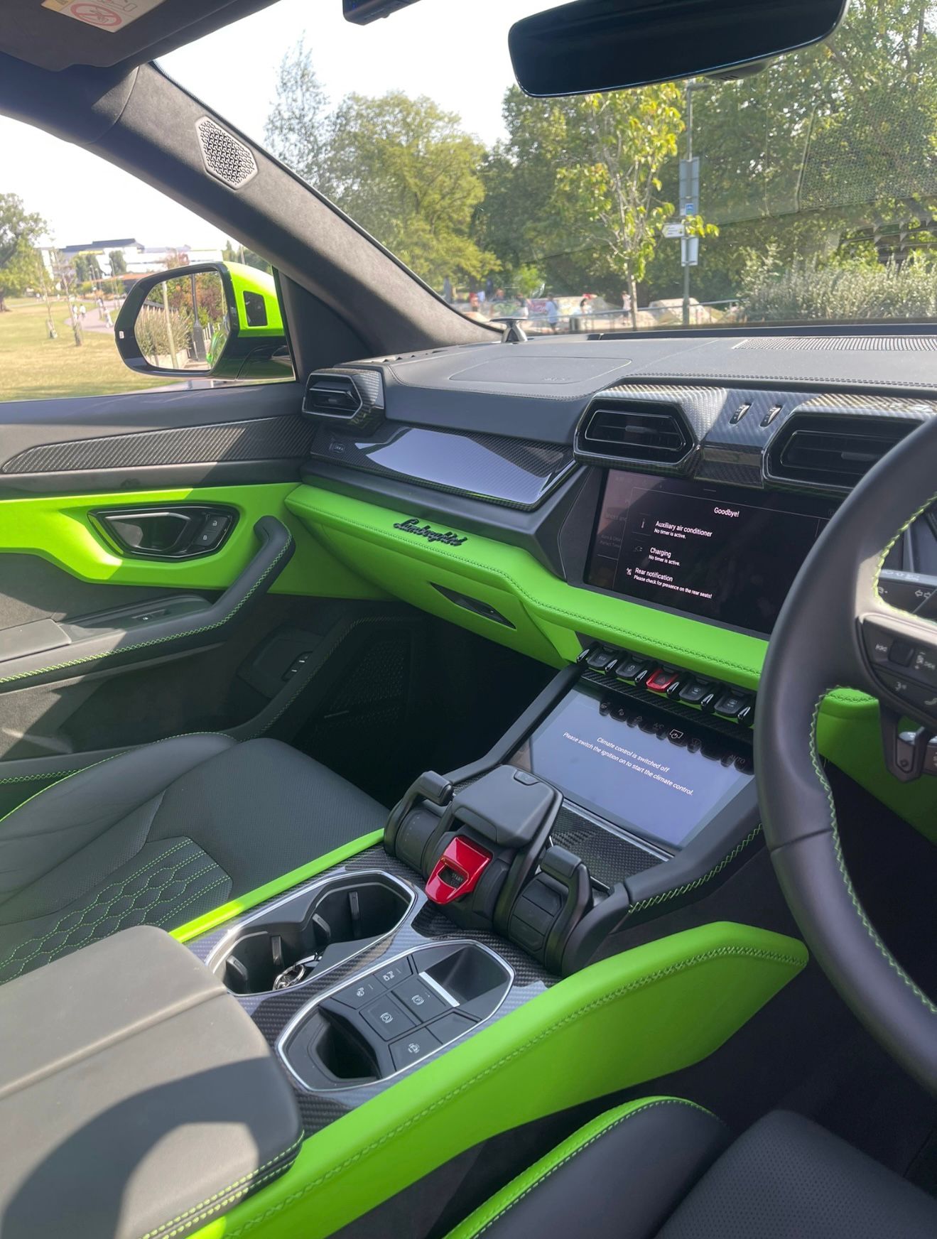 Lamborghini Urus SE rear view